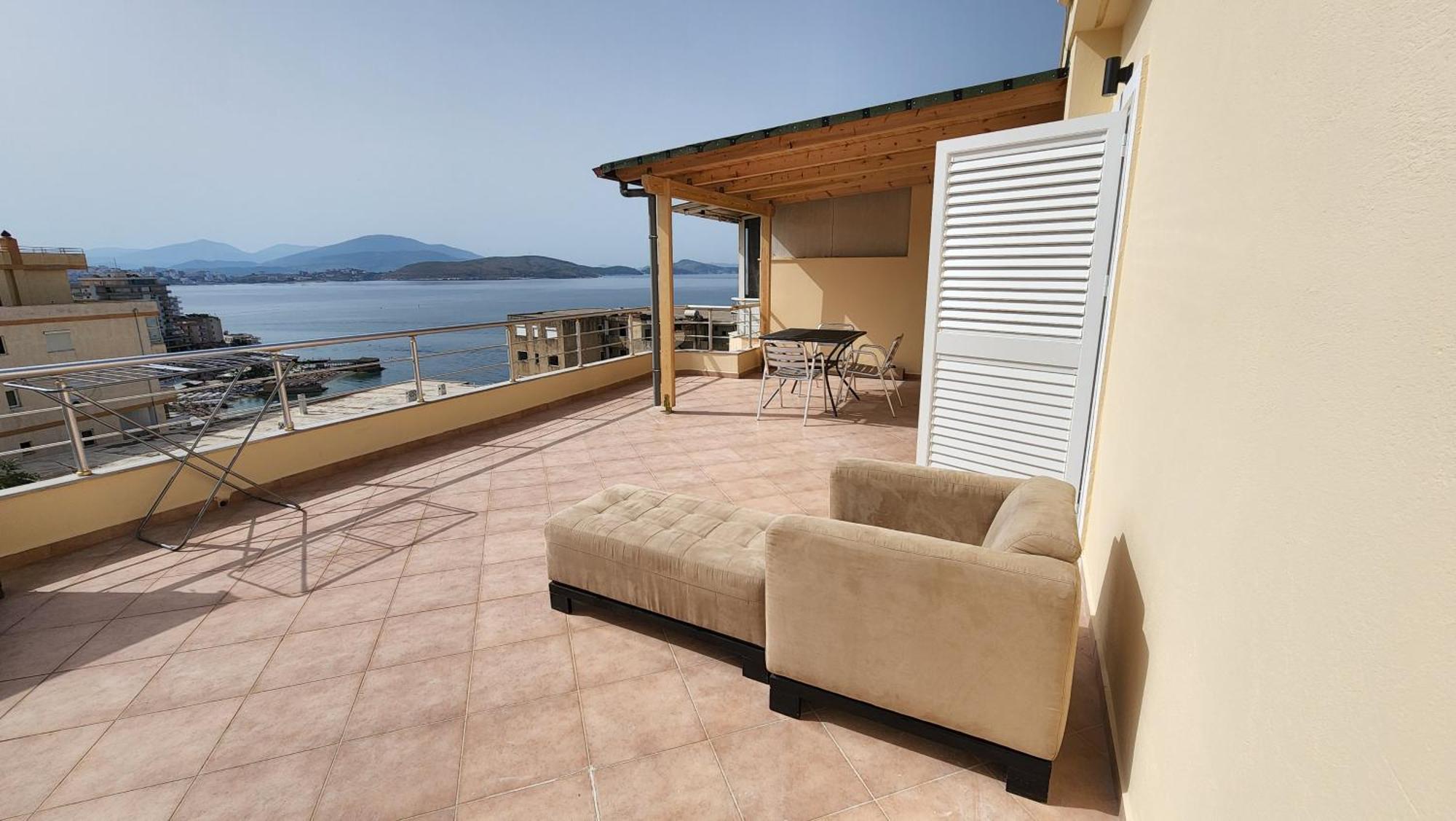 Glen'S Rooftop Sarande Exterior photo