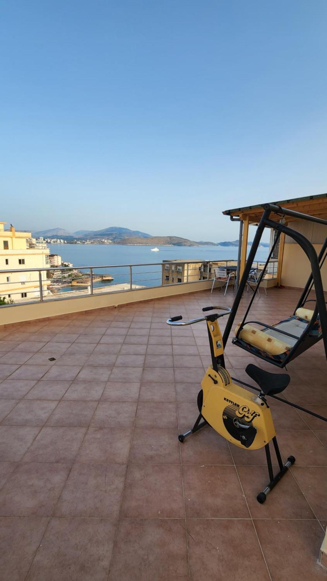 Glen'S Rooftop Sarande Exterior photo